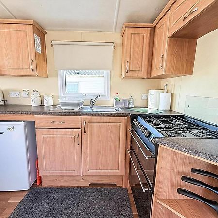 Caravan With Decking At Manor Park In Hunstanton, Sleeps 6 Ref 23045B ภายนอก รูปภาพ